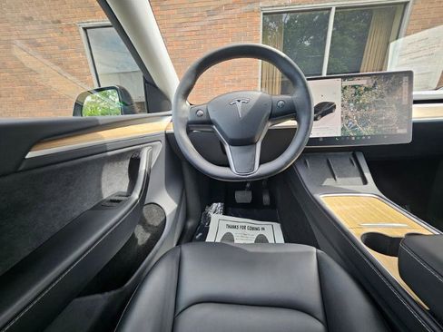 Used 2024 Tesla Model Y Long Range AWD/4WD image 5