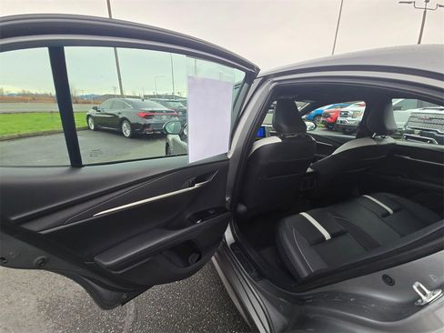 Used 2025 Toyota Camry SE image 10
