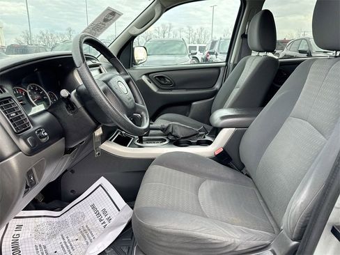 Used 2005 MAZDA Tribute I image 17