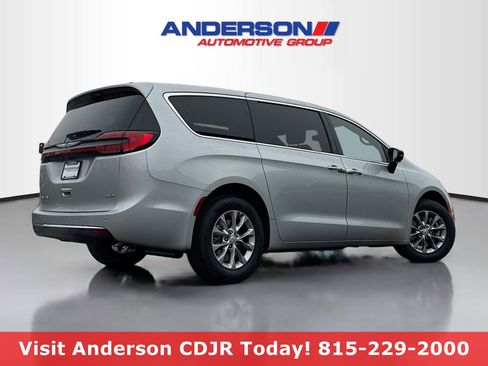 New 2026 Chrysler Pacifica Select AWD/4WD image 2