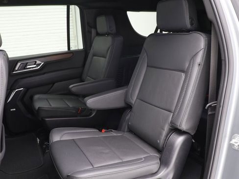 Used 2025 GMC Yukon XL Denali image 12