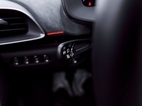 Used 2023 McLaren Artura RWD image 63