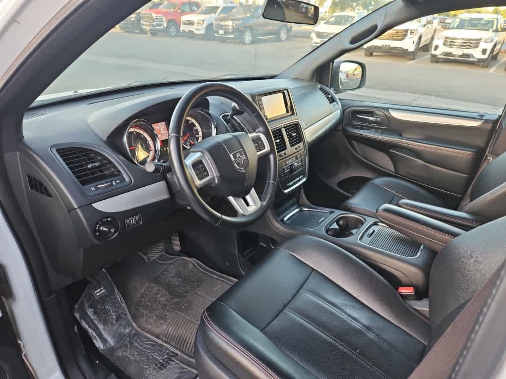 Used 2016 Dodge Grand Caravan R/T FWD image 13
