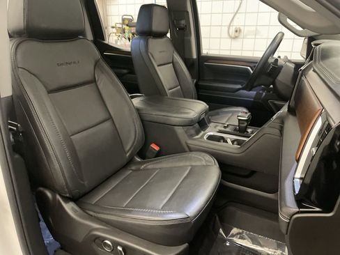 Used 2025 GMC Sierra 1500 Denali AWD/4WD image 23
