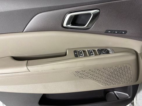 New 2026 Kia Carnival EX FWD image 18