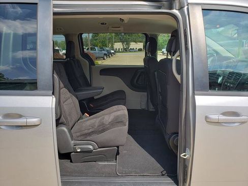 Used 2018 Dodge Grand Caravan SE w/ UConnect Hands-Free Group FWD image 16