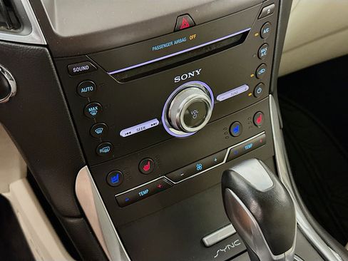Used 2017 Ford Edge Titanium w/ Equipment Group 301A AWD/4WD image 24