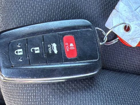 Used 2021 Toyota Corolla SE w/ SE Premium Package image 29