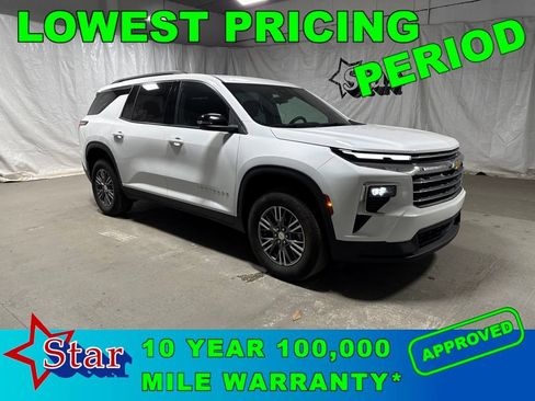 Used 2025 Chevrolet Traverse LT FWD image 1
