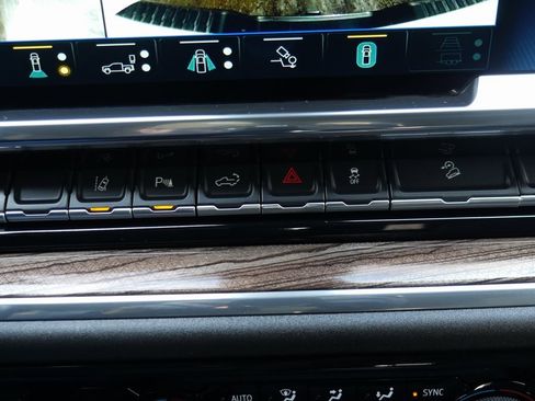 Used 2025 Chevrolet Silverado 2500 LT w/ Trail Boss Package image 18