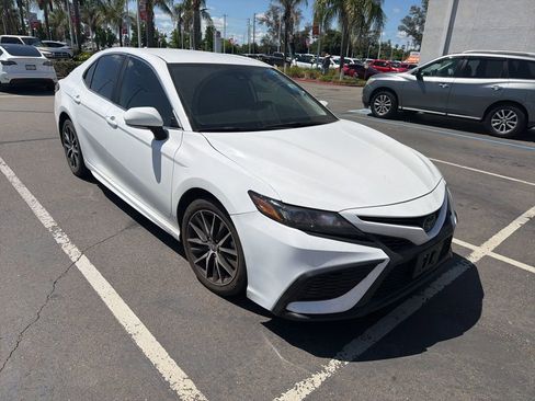 Used 2023 Toyota Camry SE FWD image 1