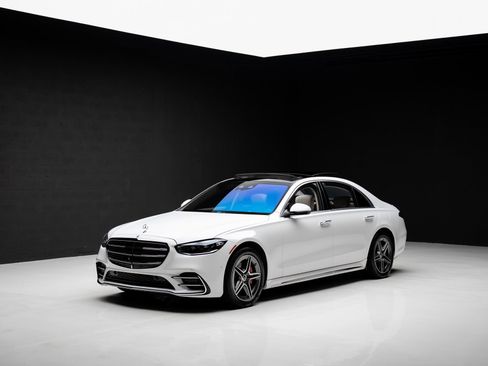 Used 2024 Mercedes-Benz S 580e 4MATIC Sedan w/ AMG Line image 4