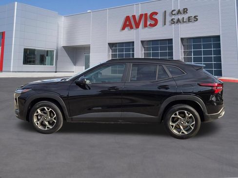 Used 2025 Chevrolet Trax LT w/ LT Convenience Package FWD image 10