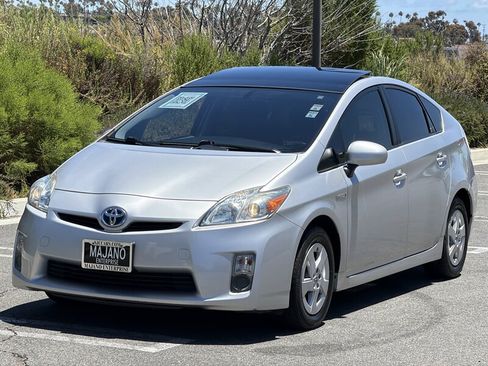 Used 2011 Toyota Prius Four w/ Solar Roof Pkg FWD image 2
