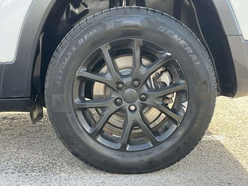 Used 2016 Jeep Cherokee Latitude image 11