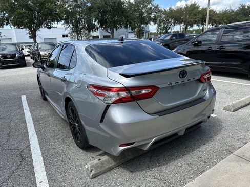 Used 2020 Toyota Camry SE FWD image 6