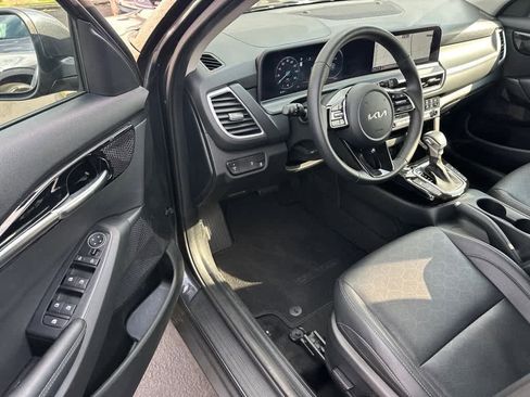 Used 2025 Kia Seltos EX w/ EX Sunroof Package image 9