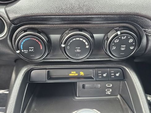 Certified 2025 MAZDA MX-5 Miata Club w/ Interior Package image 33