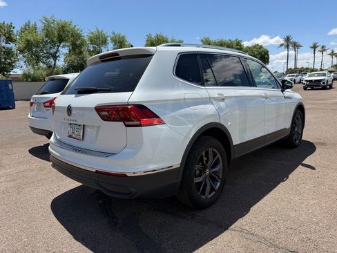 Used 2023 Volkswagen Tiguan SE w/ Panoramic Sunroof Package FWD image 4