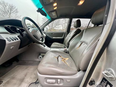 Used 2004 Toyota Highlander 2WD V6 image 10