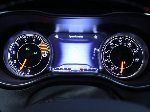 Used 2019 Jeep Cherokee Overland w/ Technology Group image 24