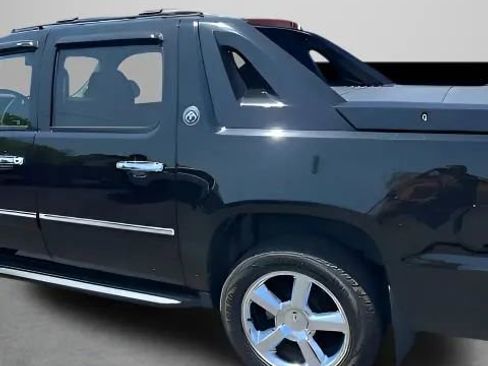 Used 2013 Chevrolet Avalanche LTZ AWD/4WD image 30