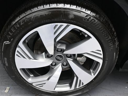 Used 2025 Audi Q6 e-tron Premium Plus w/ Premium Plus image 39