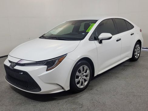 Used 2021 Toyota Corolla LE image 3