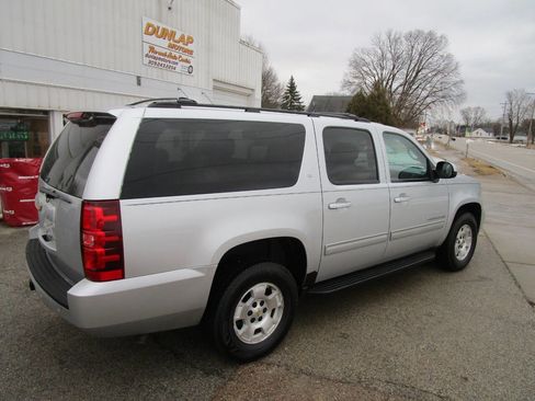 Used 2014 Chevrolet Suburban LT image 5