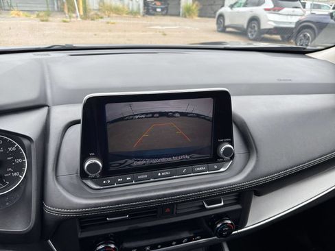 Used 2025 Nissan Rogue SV FWD image 25