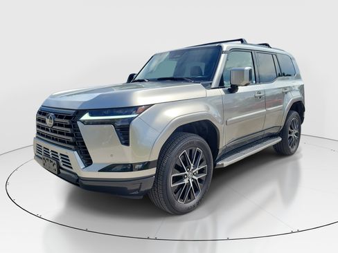 Used 2025 Lexus GX 550 w/ Accessory Package (2T) AWD/4WD image 5