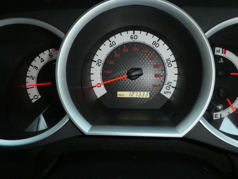 Used 2012 Toyota Tacoma PreRunner w/ TRD Sport Upgrade Pkg RWD image 3