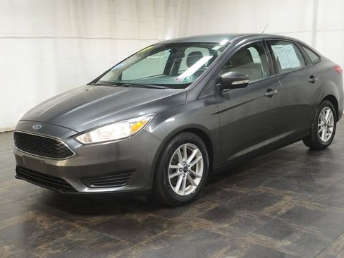 Used 2017 Ford Focus SE image 2