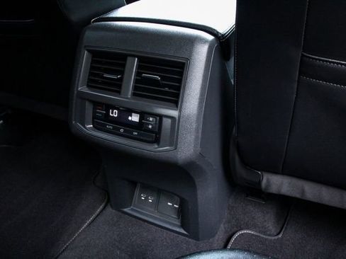 Used 2022 Volkswagen Atlas SE w/ Panoramic Sunroof Package image 32