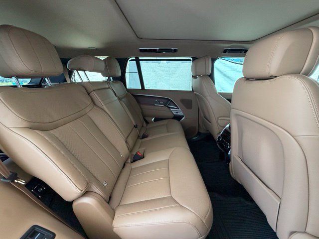 Used 2025 Land Rover Range Rover Long Wheelbase SE AWD/4WD image 23