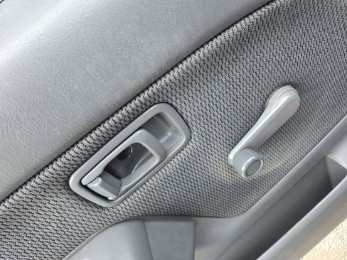 Used 2002 Nissan Frontier XE image 13