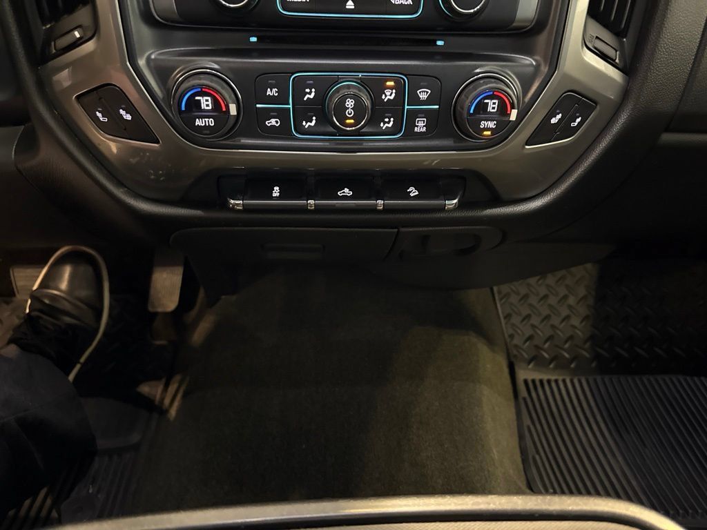 Used 2018 Chevrolet Silverado 1500 LT w/ All Star Edition AWD/4WD image 26