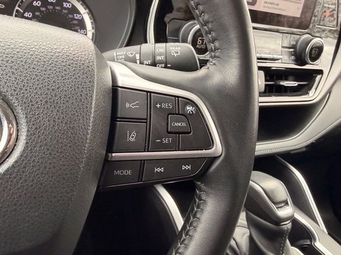 Used 2024 Toyota Highlander LE image 15