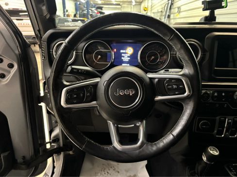 Used 2018 Jeep Wrangler Unlimited Sahara w/ Dual Top Group AWD/4WD image 13