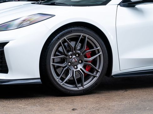 Used 2023 Chevrolet Corvette Z06 RWD image 5