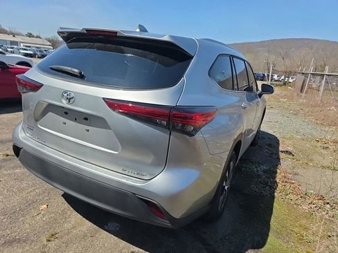 Used 2022 Toyota Highlander XLE image 8
