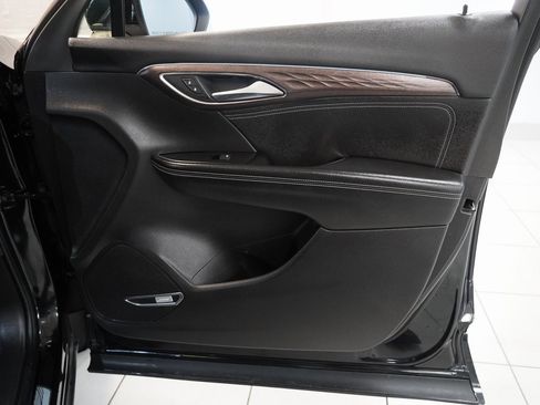 Used 2023 Buick Envision Avenir image 34