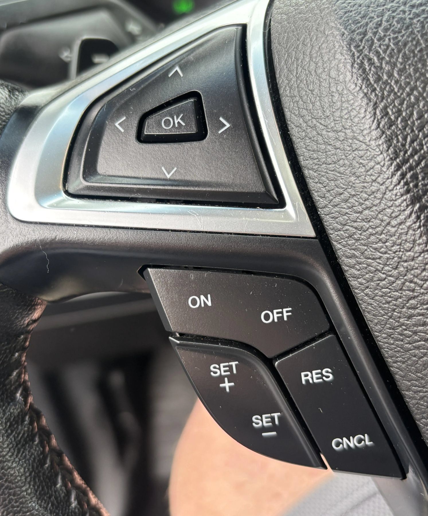 Used 2017 Ford Edge SEL w/ Equipment Group 201A AWD/4WD image 19