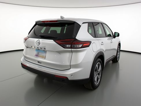 Used 2025 Nissan Rogue SV FWD image 9