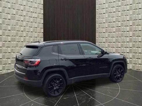 Certified 2025 Jeep Compass Latitude w/ Convenience Group AWD/4WD image 3