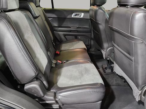 Used 2015 Ford Explorer XLT w/ Equipment Group 202B image 24