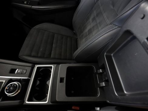 Used 2023 Mitsubishi Outlander SE image 40