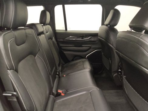 Used 2022 Jeep Grand Cherokee Altitude image 19