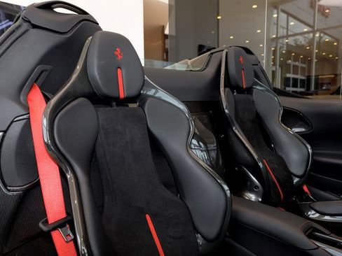 Used 2022 Ferrari SF90 Spider image 30