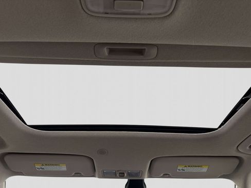 Used 2024 Hyundai Venue SEL image 11